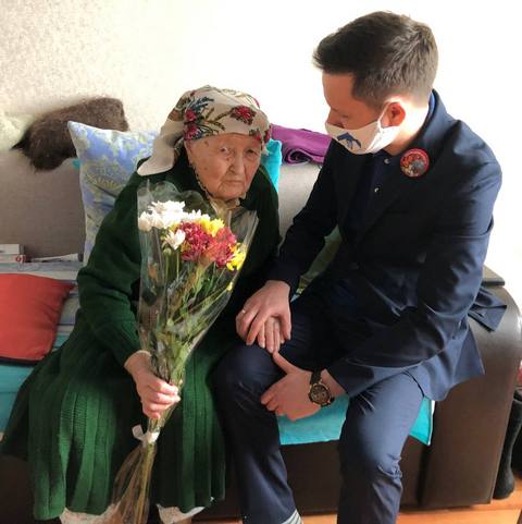 Депутаты и активисты Партии Роста поздравляют ветеранов с 76-летием Победы